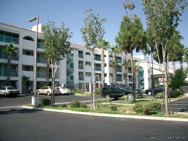 丘拉维斯塔红顶普拉斯酒店 外观 照片